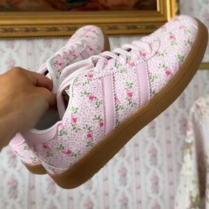 Pink Floral Lace-Up Women's Sneakers with Gum Sole